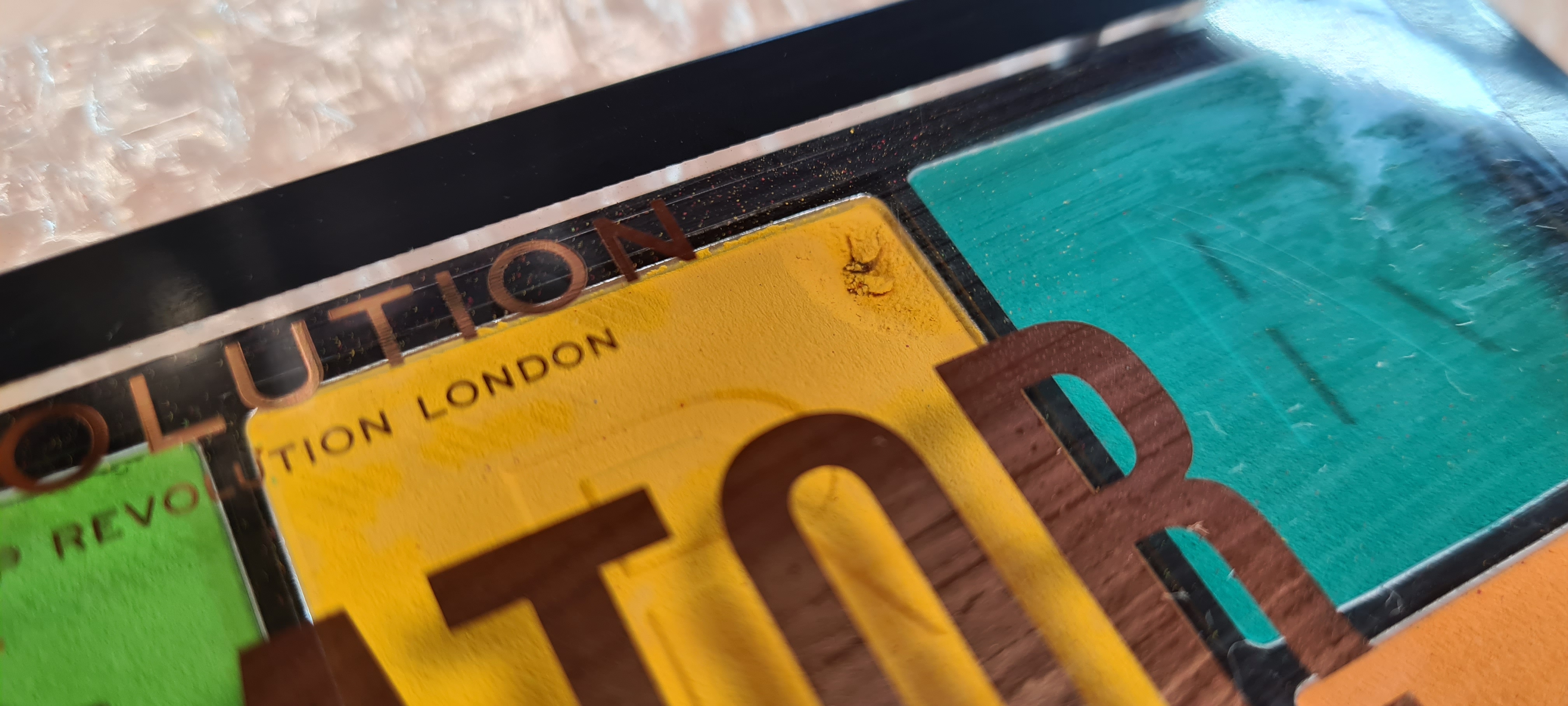 Revolution Makeup. Пигменты для век Creator Hydra Pigment Palette