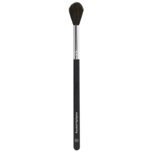 Revolution BH Cosmetics - Круглая кисть для хайлайтера Rounded Highlighter Brush
