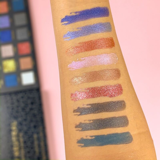 Палетка теней New Neutral Smoked Palette - 4